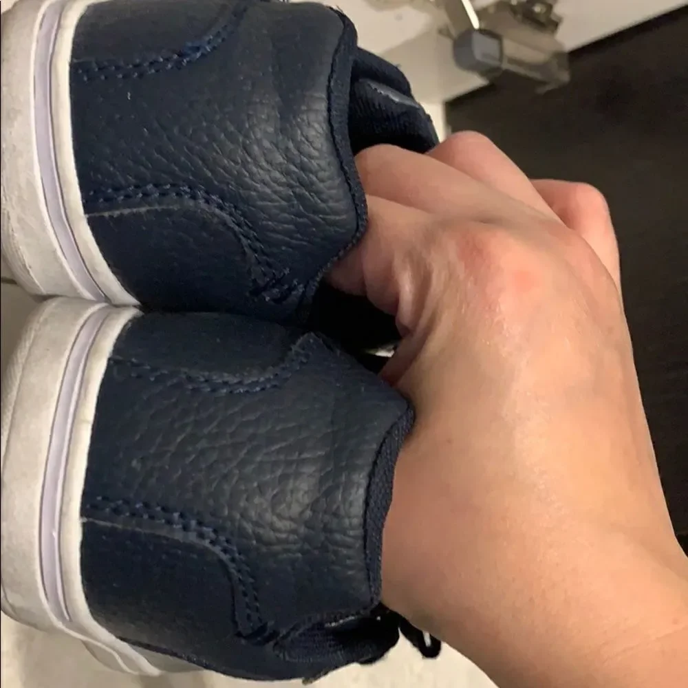🎉1 hr sale 🎉Levi’s boy shoes